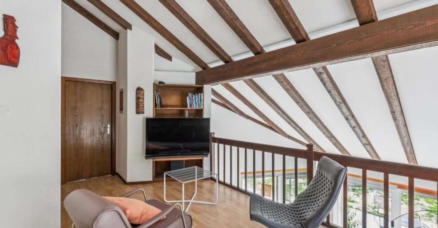 Wunderschöne individuelle Villa mit einem schönen Garten und 2 Garagenboxen - Foto 11 von 11