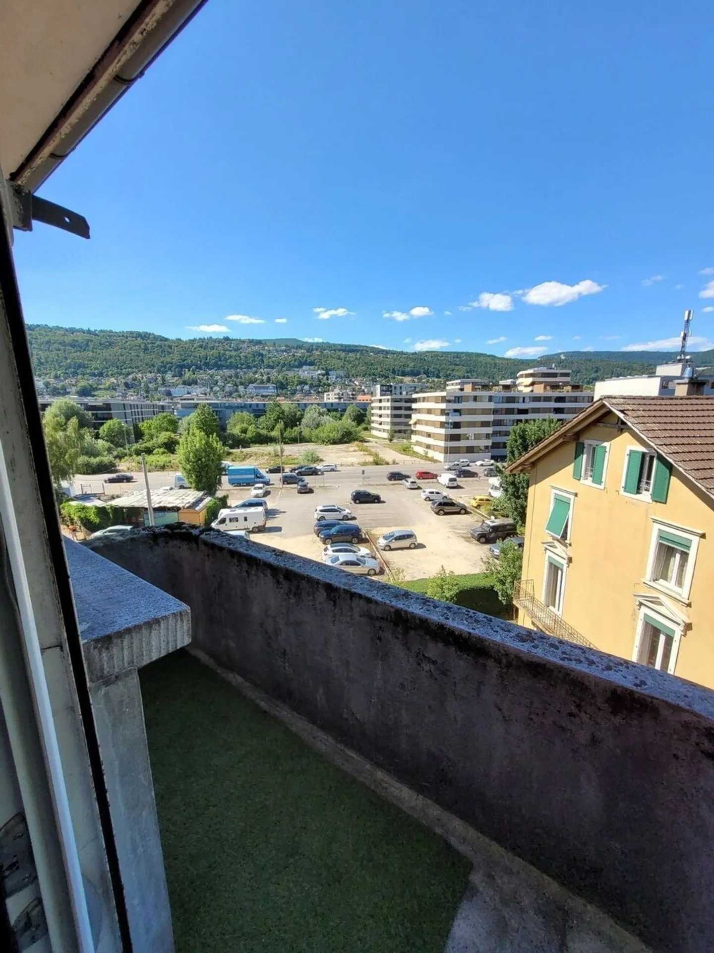 Helles Apartment mit Balkonblick - Foto 1 von 5