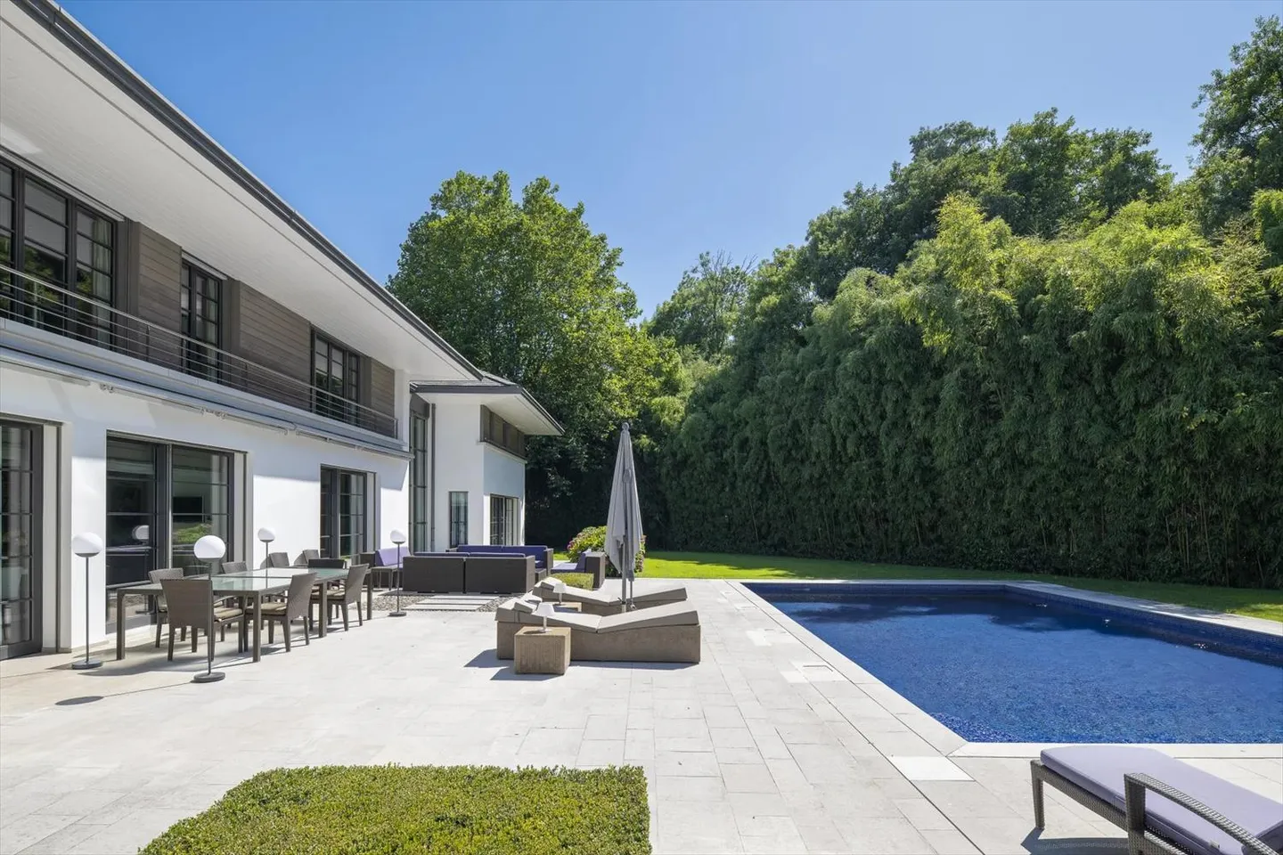 Elegance and Art of Living - Photo 1 of 6