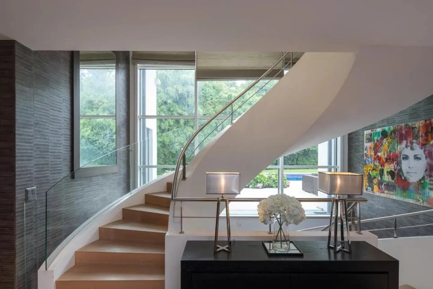 Elegance and Art of Living - Photo 5 of 6