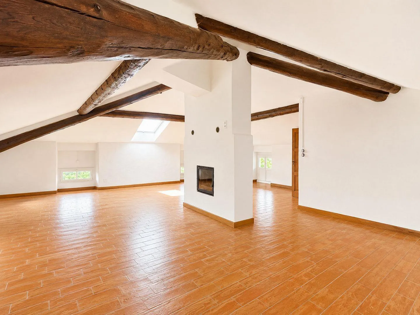 Elegante villa ristrutturata a Morbio - Foto 12 di 16