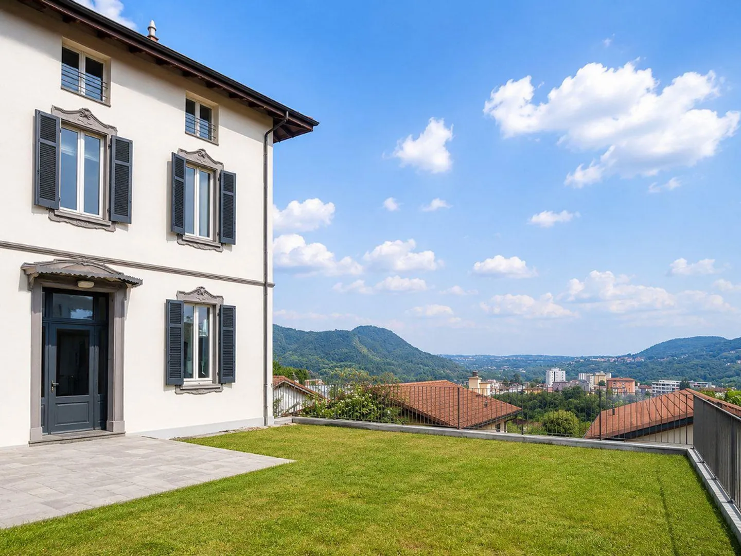 Elegante villa ristrutturata a Morbio - Foto 15 di 16