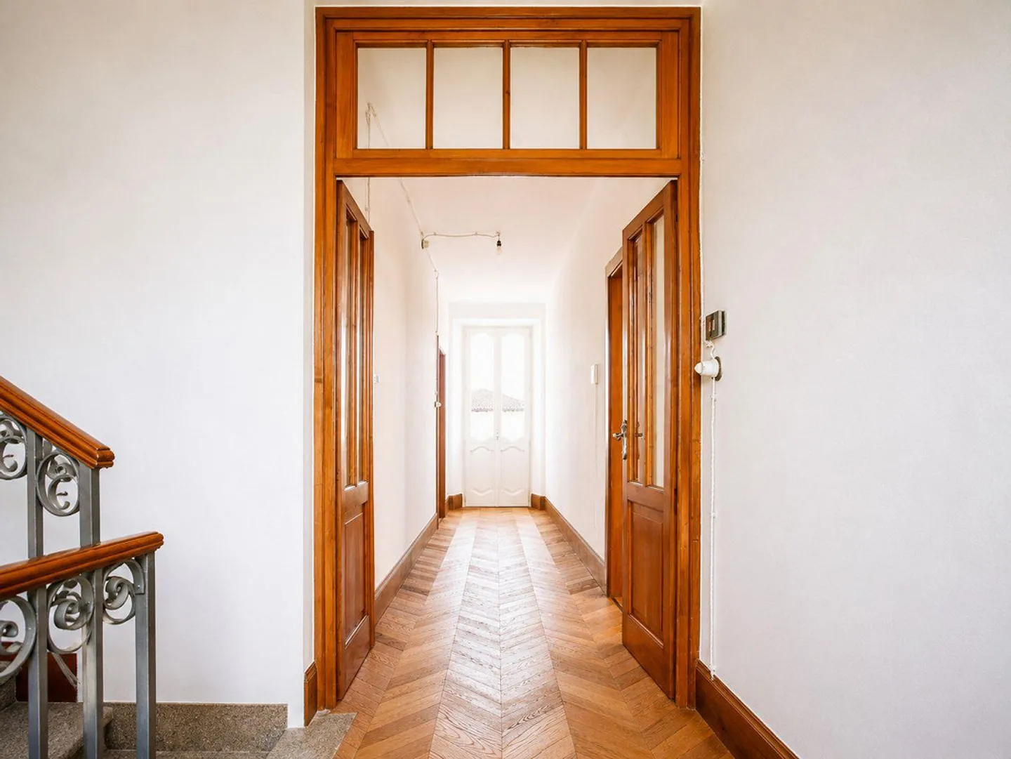 Elegante villa ristrutturata a Morbio - Foto 7 di 16