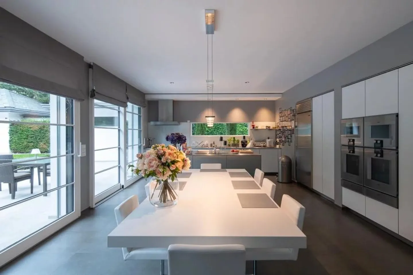 Elegance and Art of Living - Photo 3 of 6