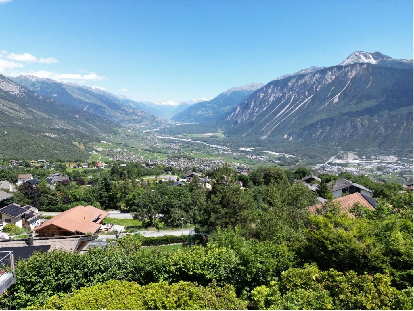 Exceptional Chalet-Villa in Mollens - Photo 2 of 13