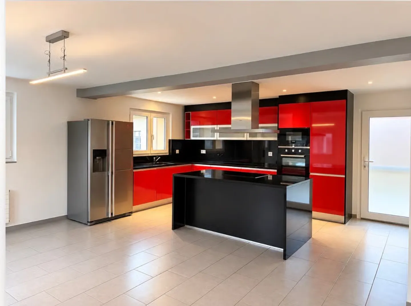 DETACHED HOUSE IN CHÉNENS - 150 M² OF LIVING SPACE AND GREAT POTENTIAL - Photo 2 of 6