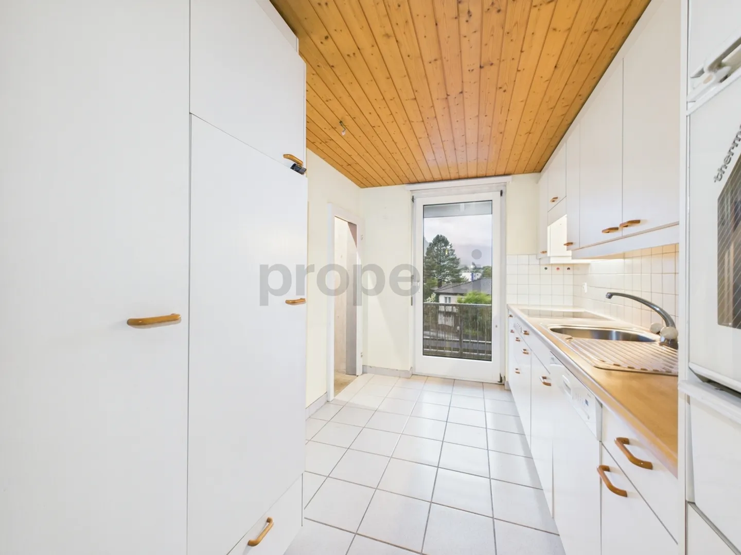 Charming 5.5-room maisonette apartment in Mollis - Photo 2 of 12