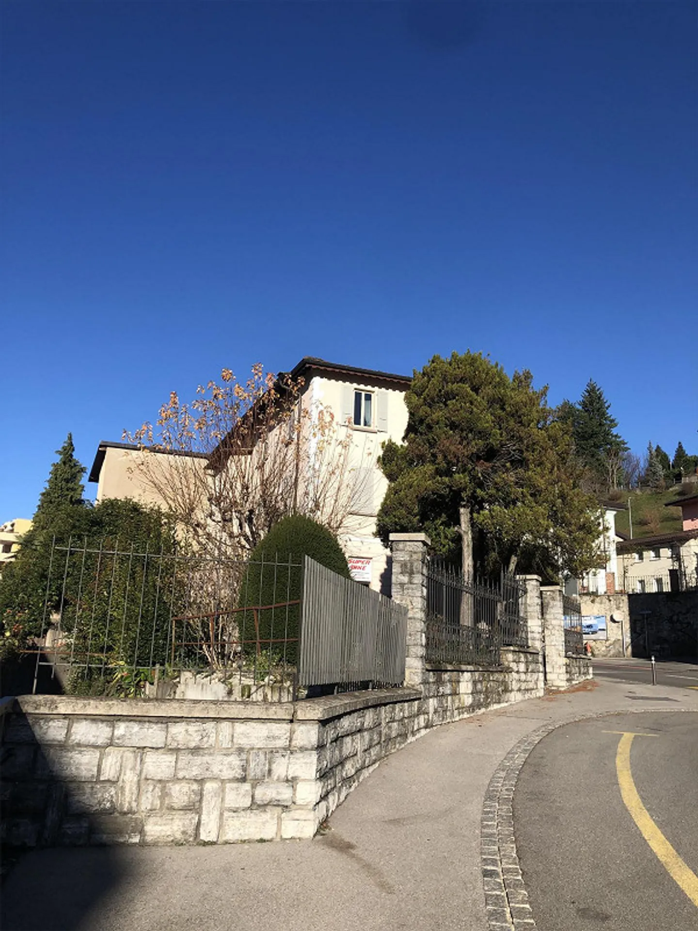 3 1/2 avec cheminée au centre de Balerna - Photo 2 sur 7