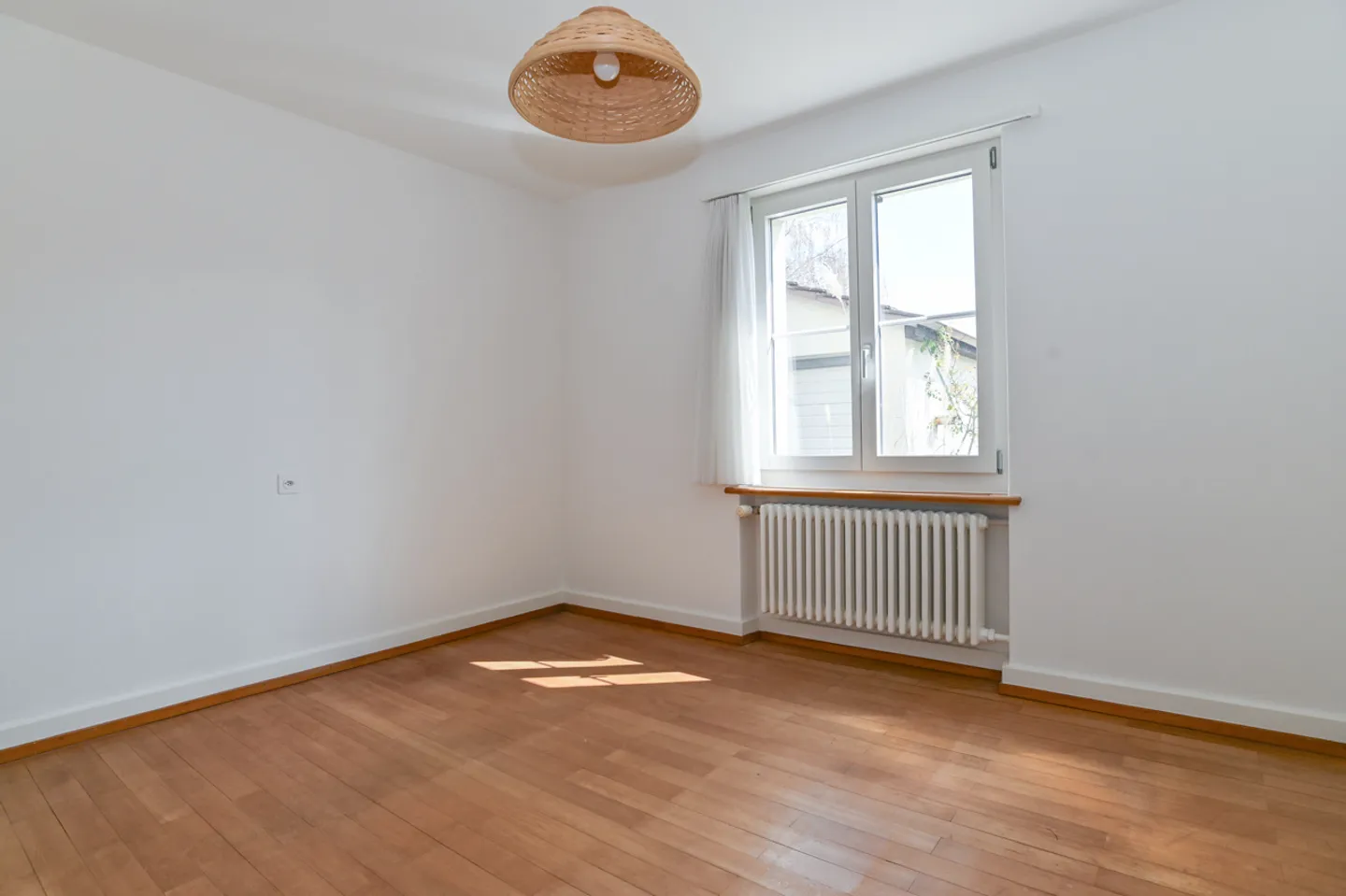 Maison individuelle détachée avec grand jardin et potentiel d'extension - Photo 8 sur 17