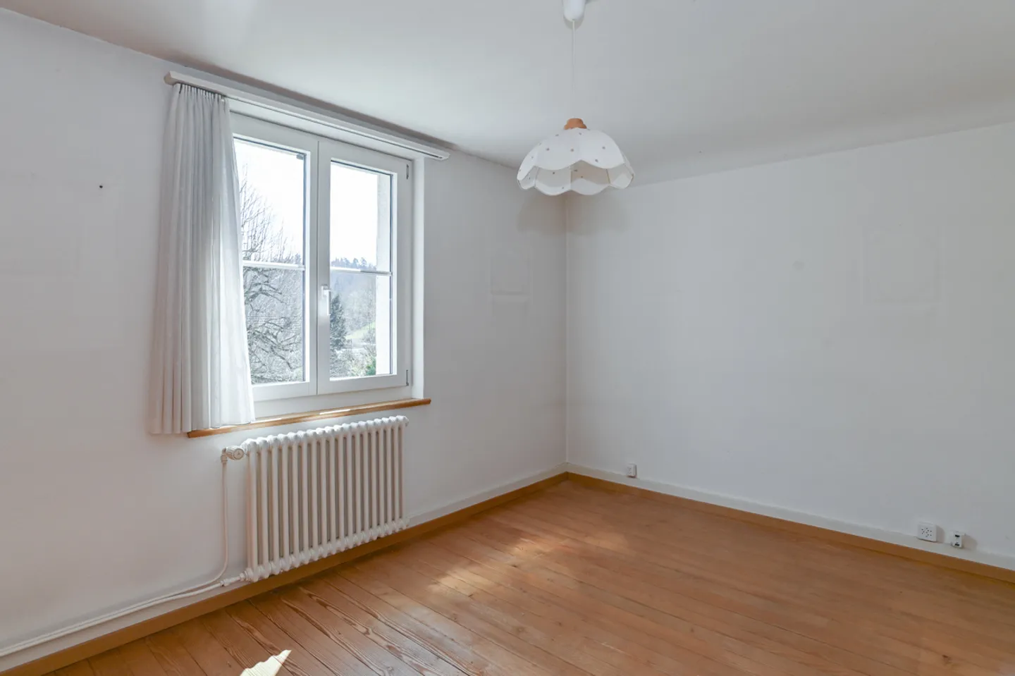 Maison individuelle détachée avec grand jardin et potentiel d'extension - Photo 9 sur 17