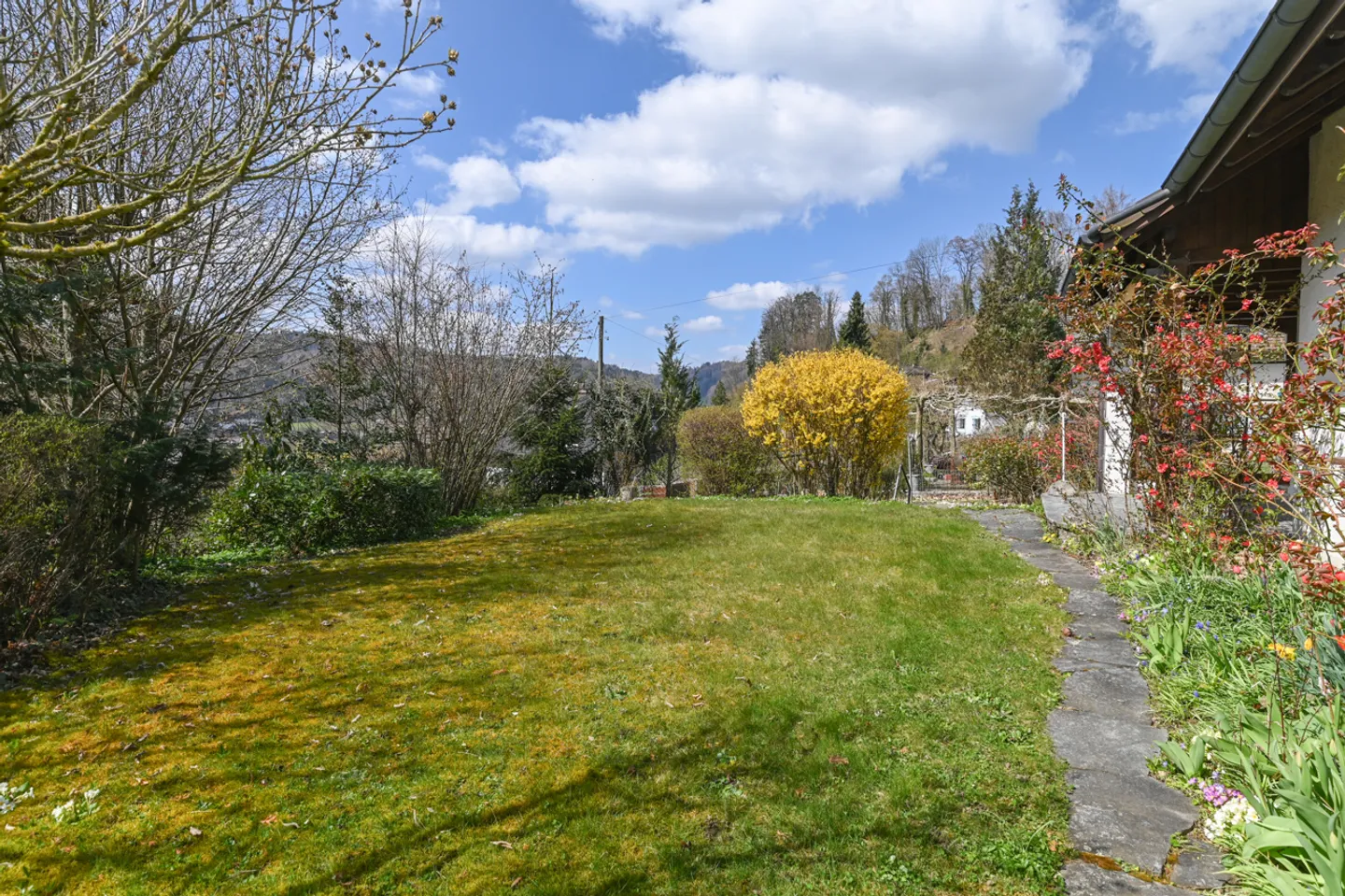 Maison individuelle détachée avec grand jardin et potentiel d'extension - Photo 12 sur 17