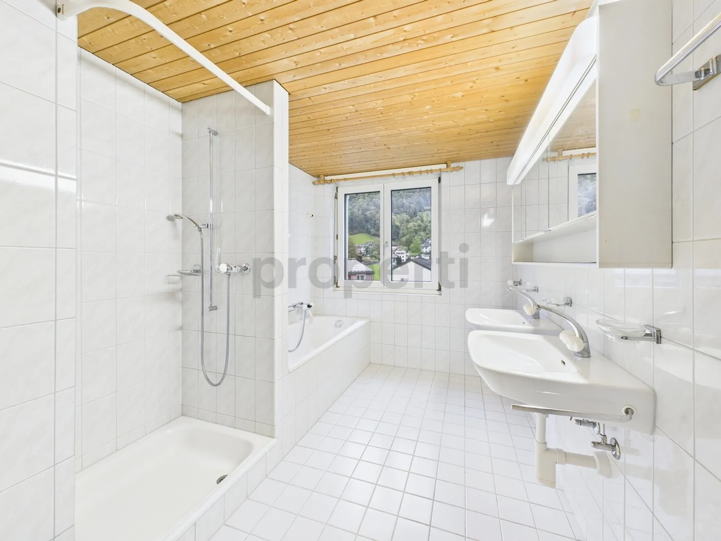 Charming 5.5-room maisonette apartment in Mollis - Photo 11 of 12