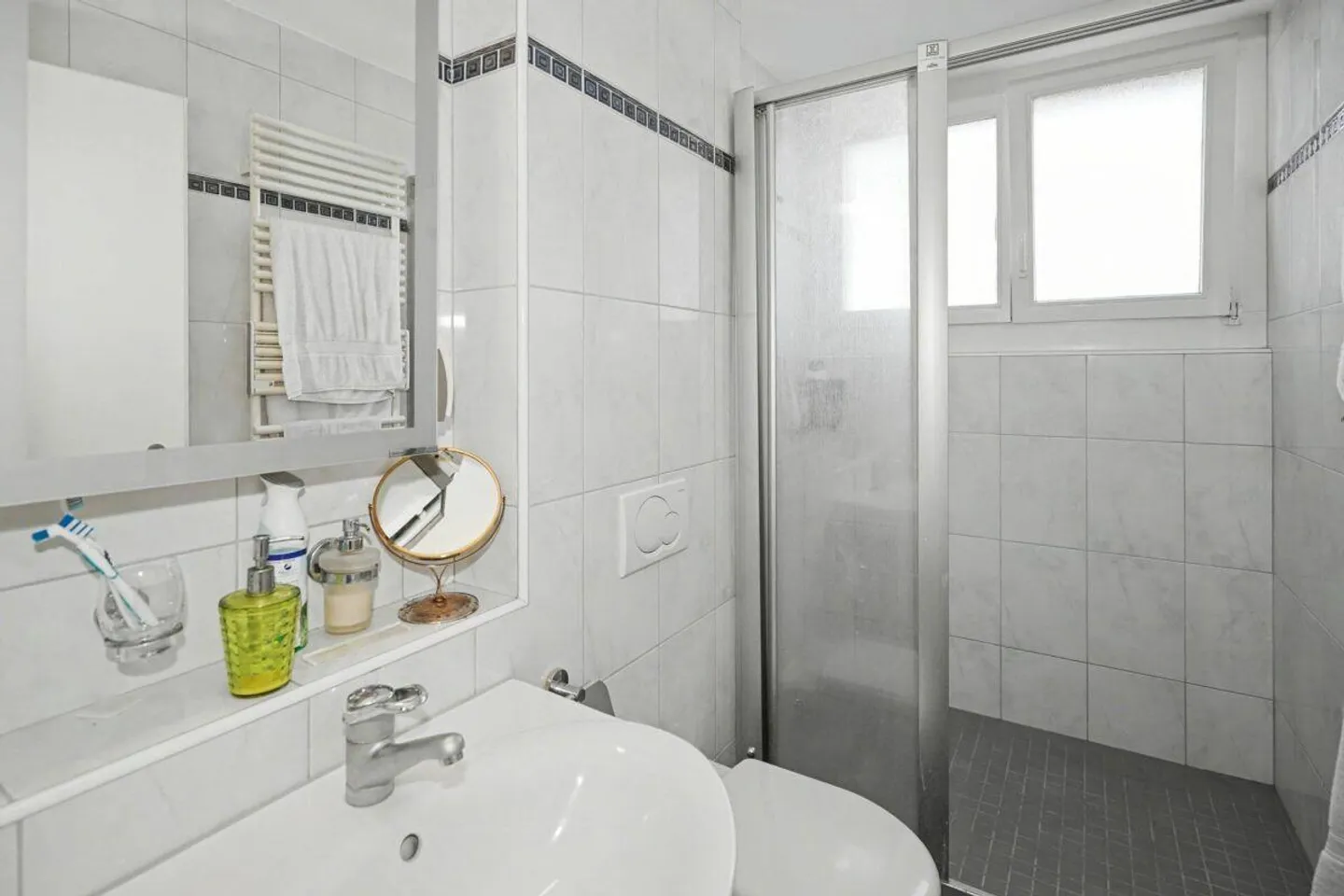 Meraviglioso appartamento di 4,5 stanze a Binningen - Foto 13 di 17