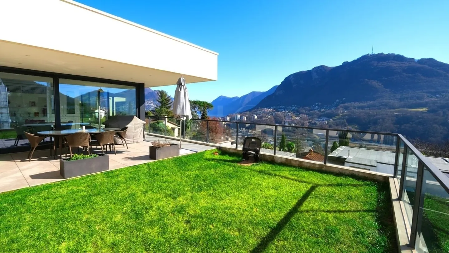 Luxury Villa in Montagnola - Photo 1 of 15