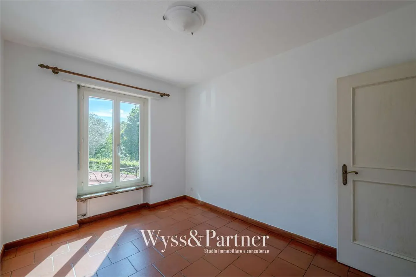 Three-level house with terrace and garden in Vezia - Photo 6 of 13