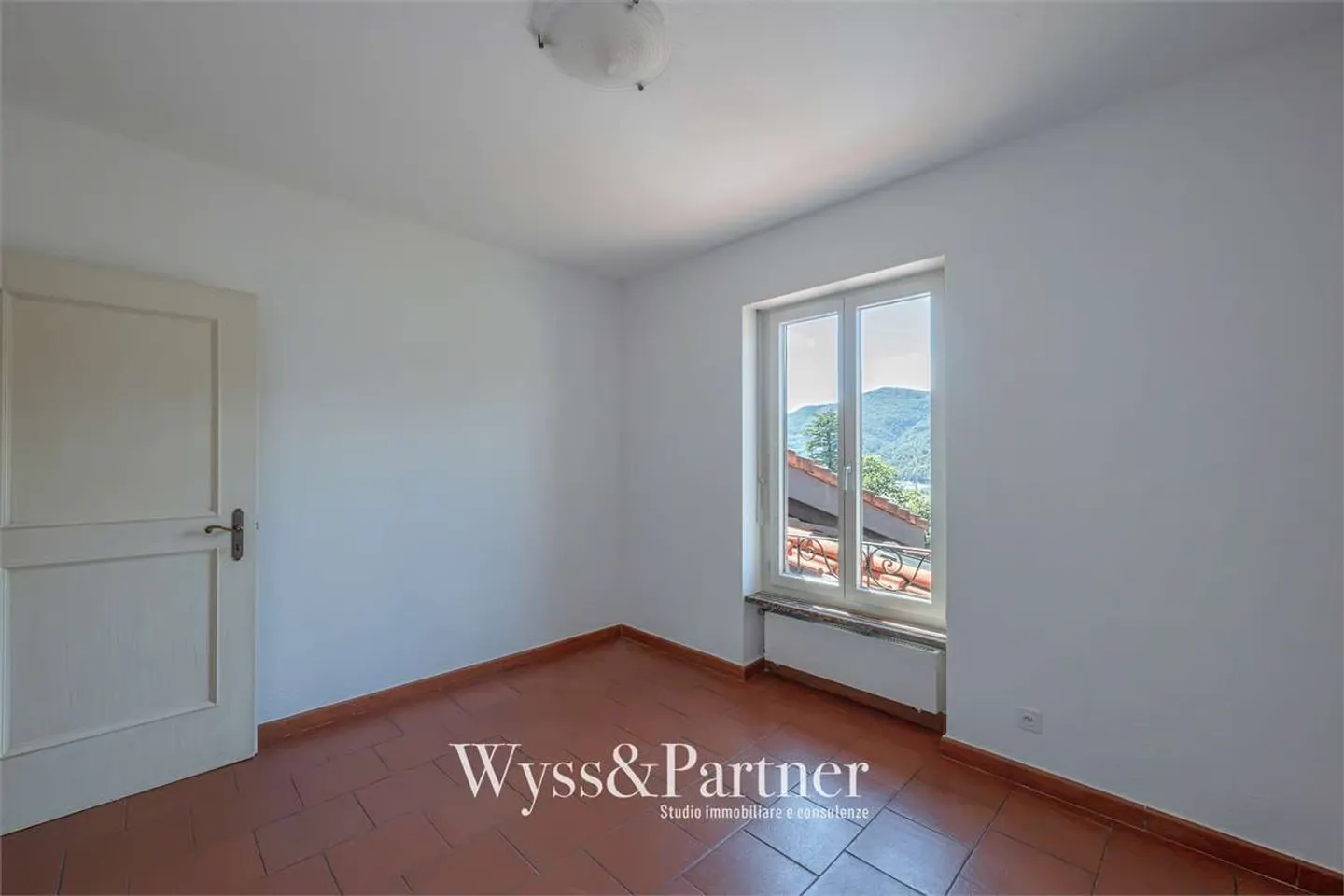 Three-level house with terrace and garden in Vezia - Photo 8 of 13