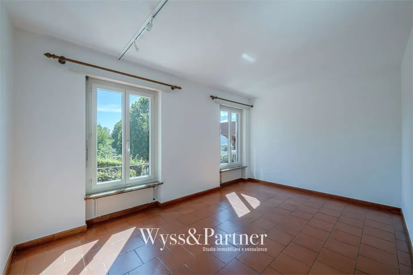 Three-level house with terrace and garden in Vezia - Photo 7 of 13