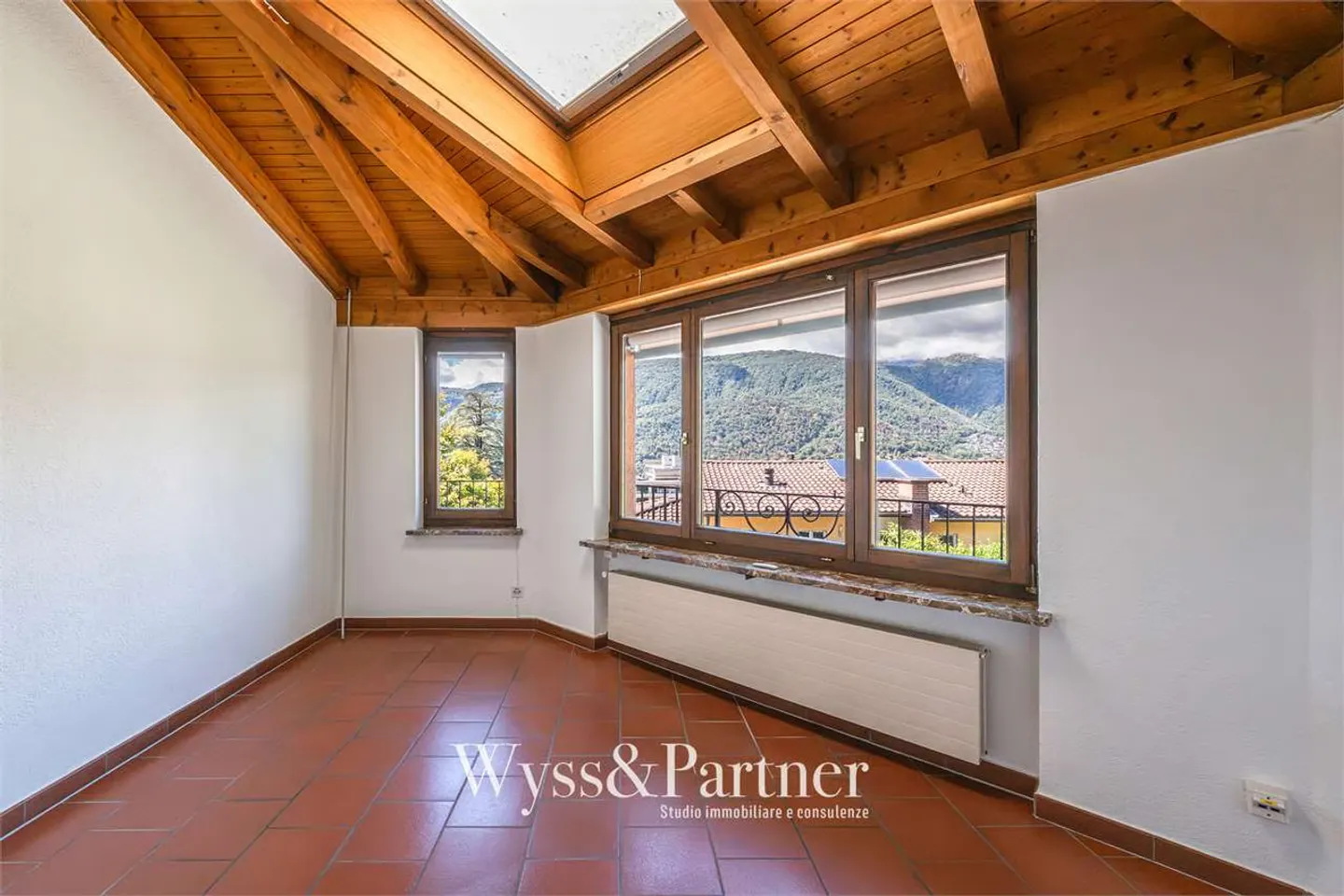 Three-level house with terrace and garden in Vezia - Photo 11 of 13