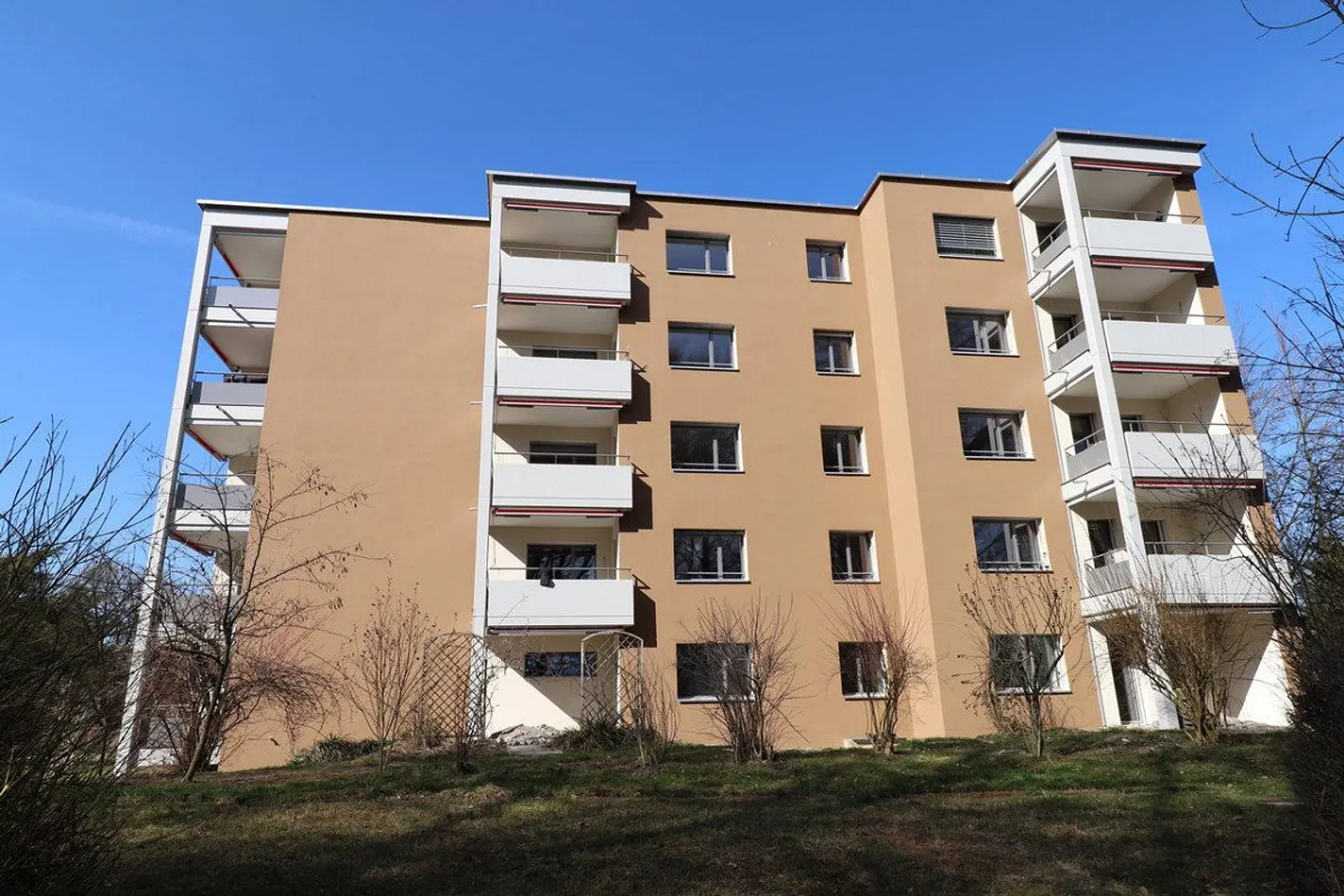 Appartement moderne de 2½ pièces avec balcon - Photo 3 sur 11