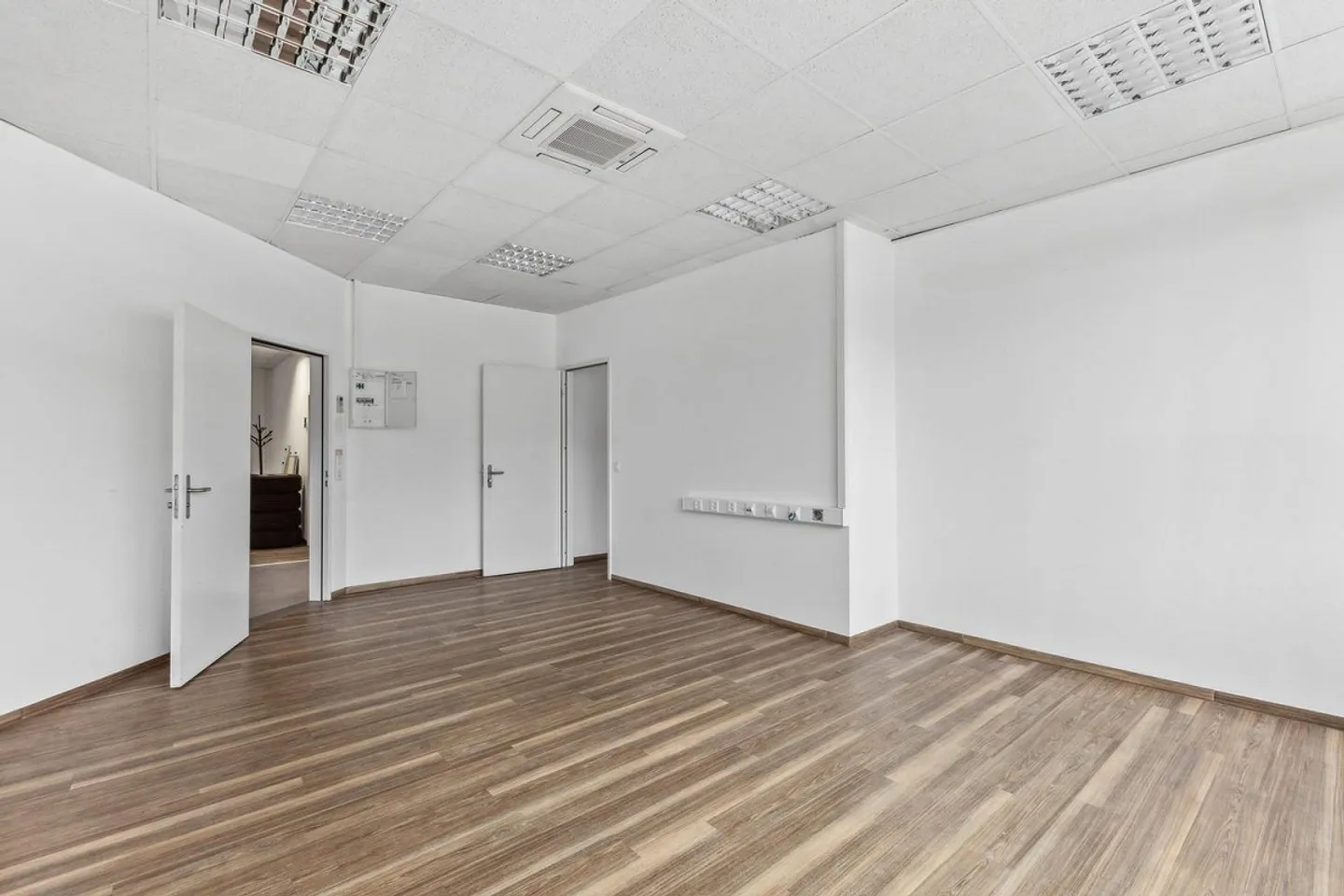 Grosszügige Bürofläche - Foto 1 von 9