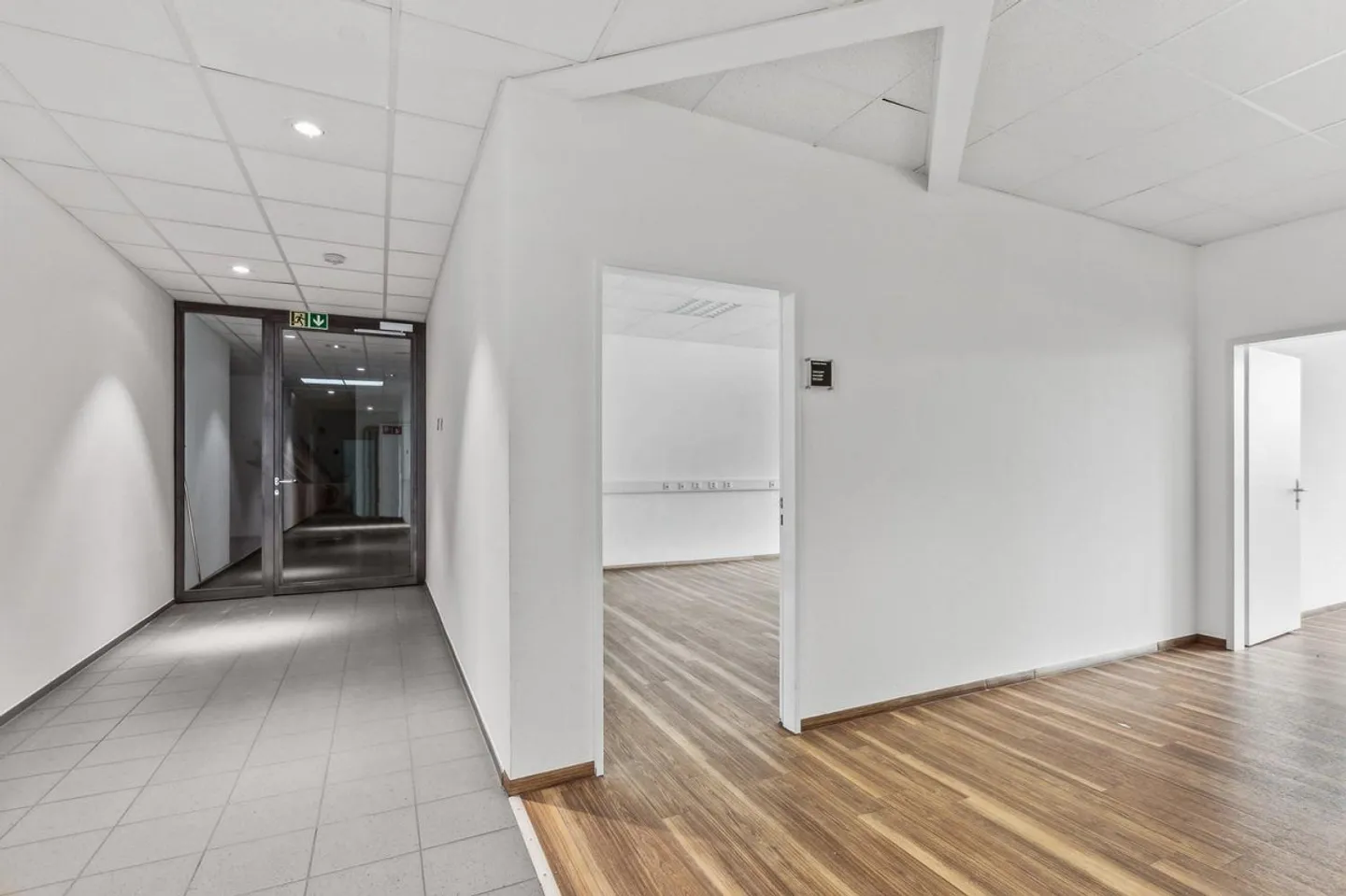 Grosszügige Bürofläche - Foto 2 von 9