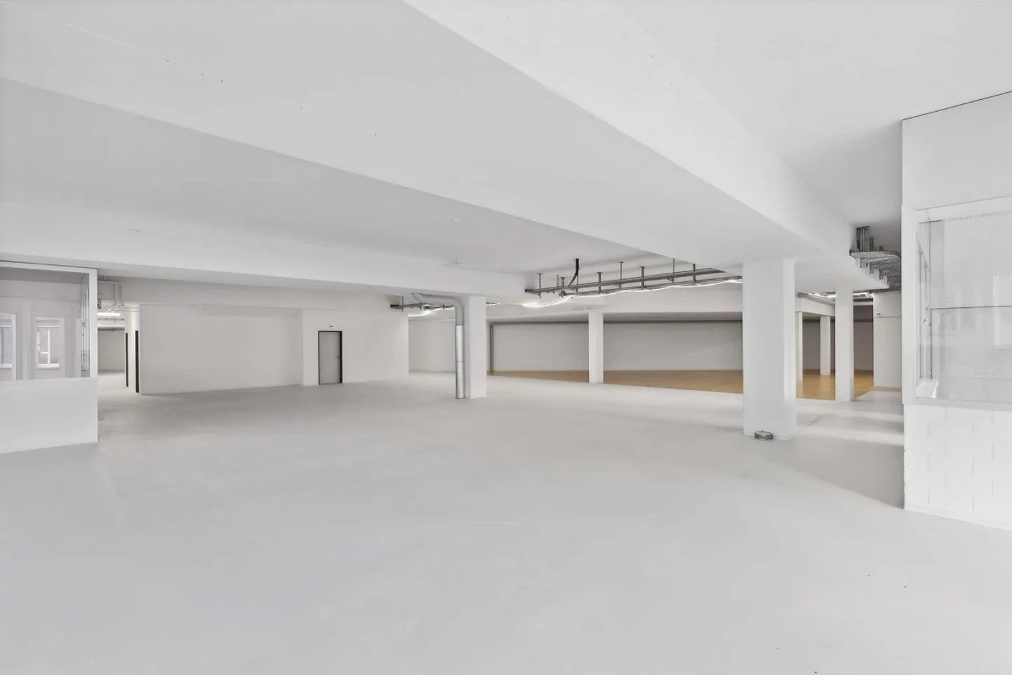 Plenty of Space. Versatile Opportunities. Your new production or ... - Photo 5 of 15