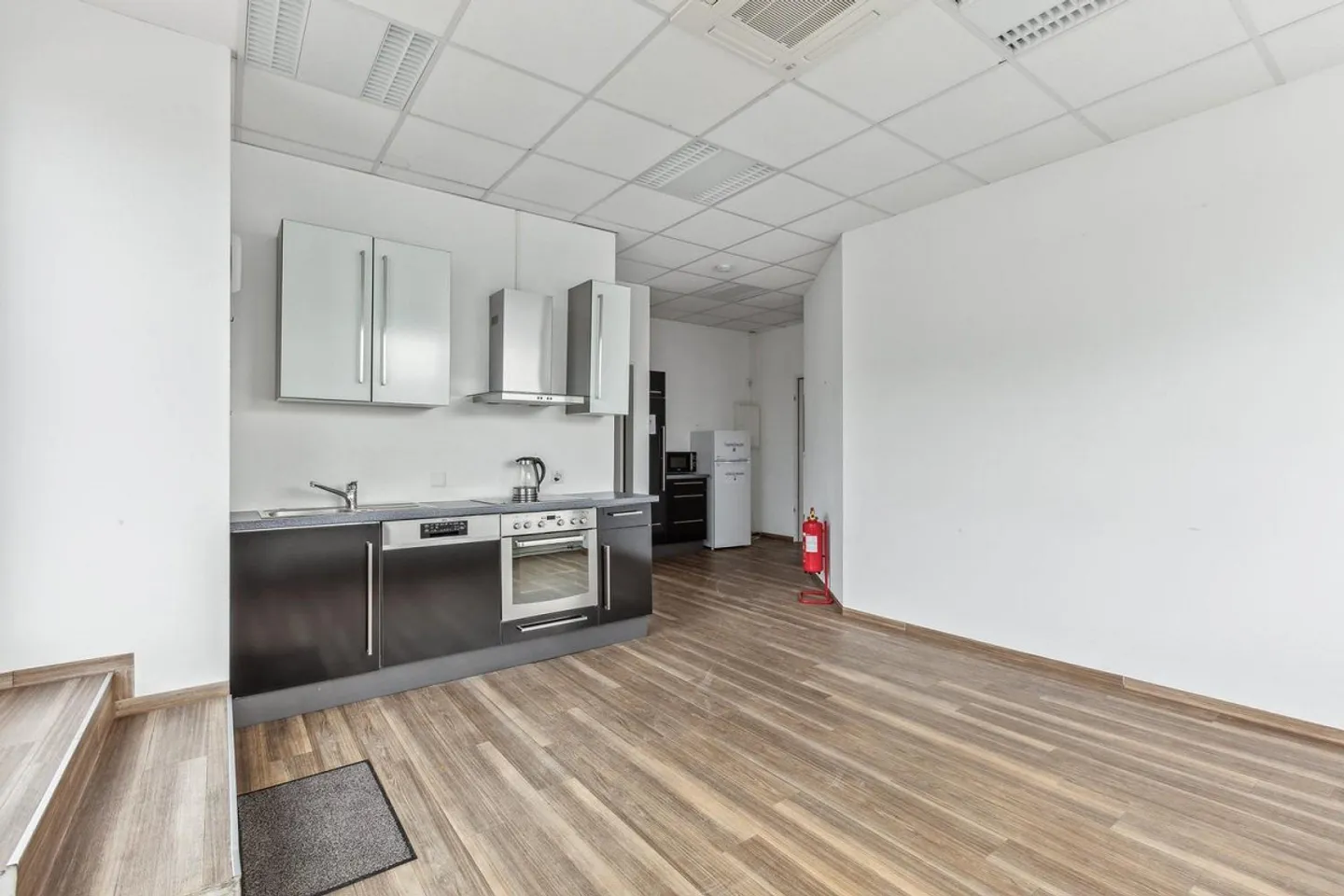 Grosszügige Bürofläche - Foto 7 von 9