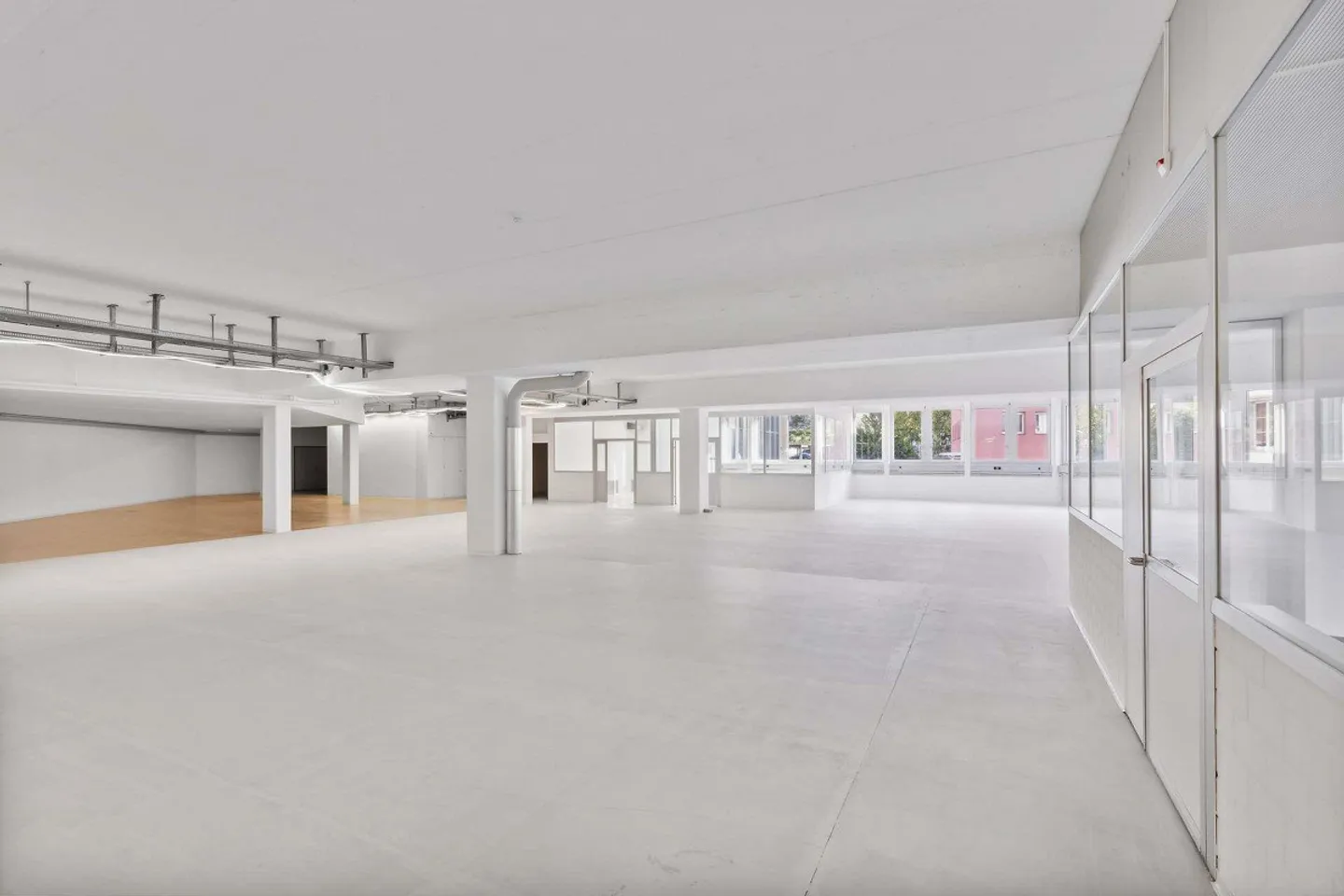 Plenty of Space. Versatile Opportunities. Your new production or ... - Photo 9 of 15