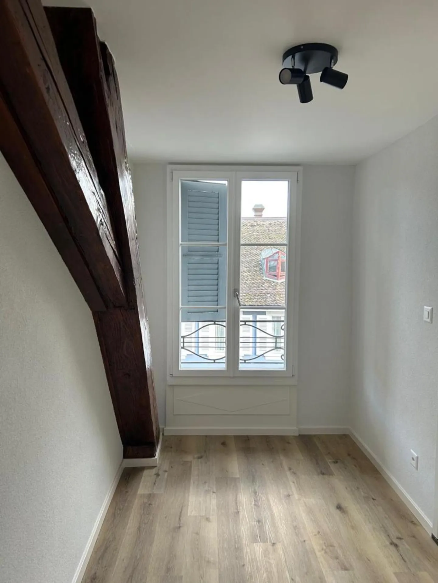 SPACIOUS 3-ROOM APARTMENT - Photo 5 of 13