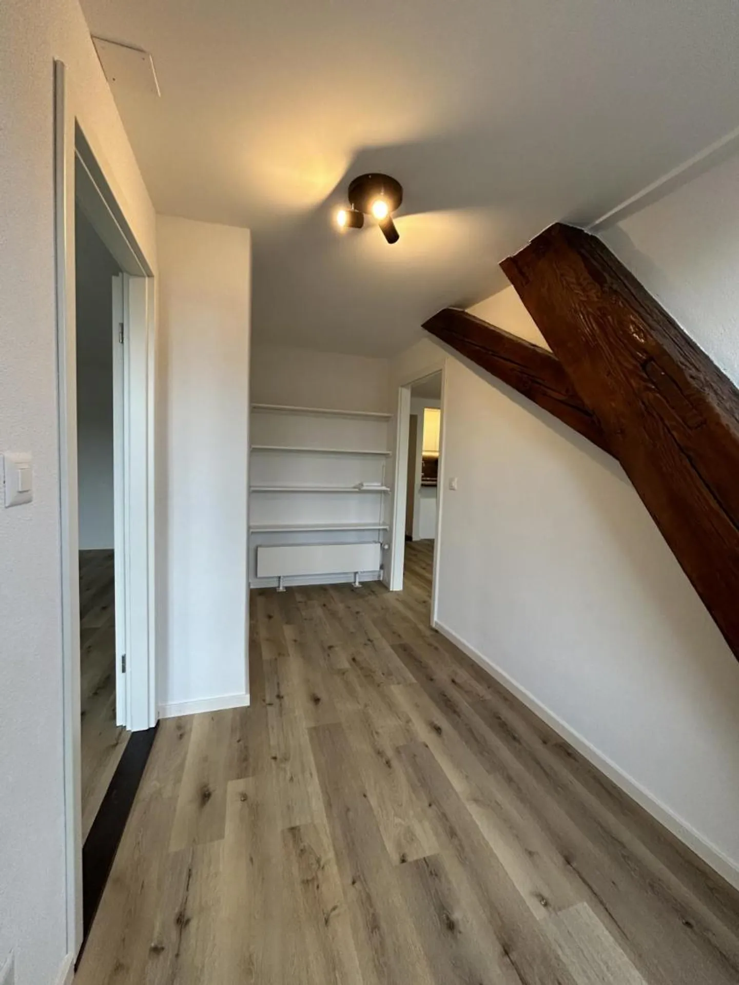 SPACIOUS 3-ROOM APARTMENT - Photo 6 of 13