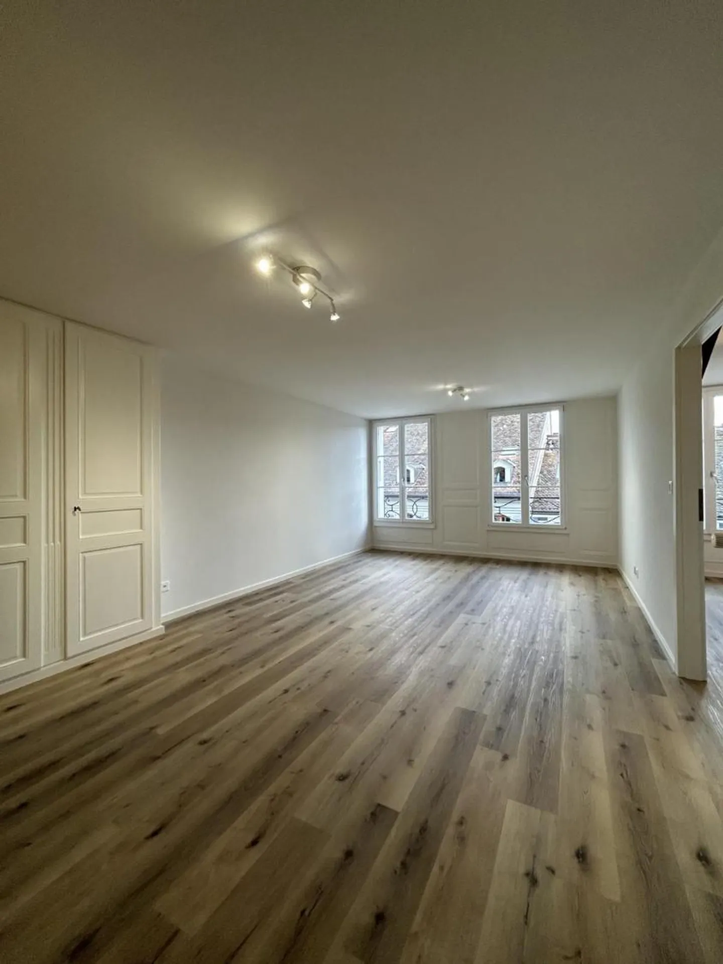 SPACIOUS 3-ROOM APARTMENT - Photo 8 of 13