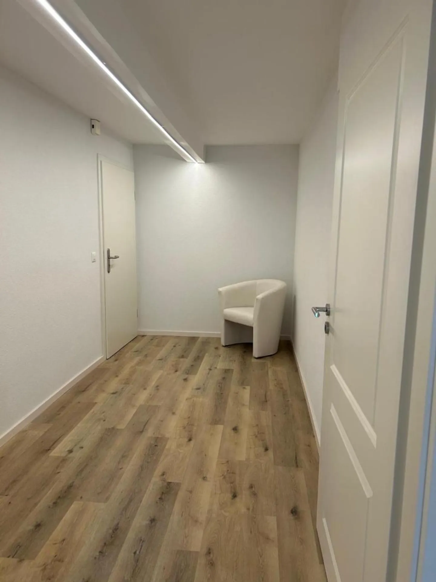 SPACIOUS 3-ROOM APARTMENT - Photo 9 of 13