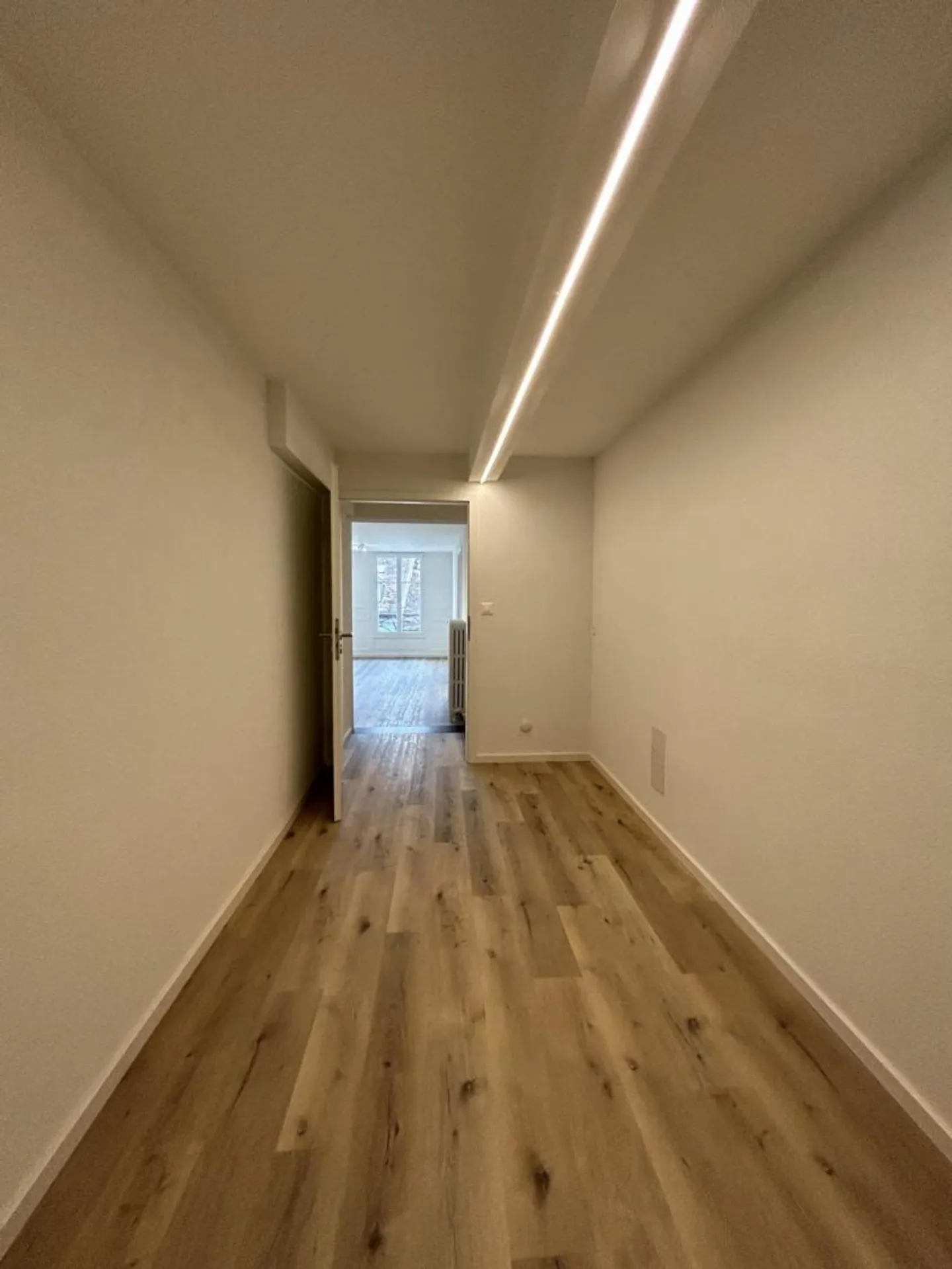 SPACIOUS 3-ROOM APARTMENT - Photo 10 of 13