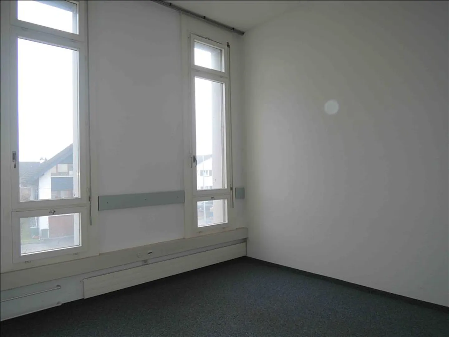 Spazio commerciale o per uffici attraente nella bella valle del Reno - Foto 3 di 7