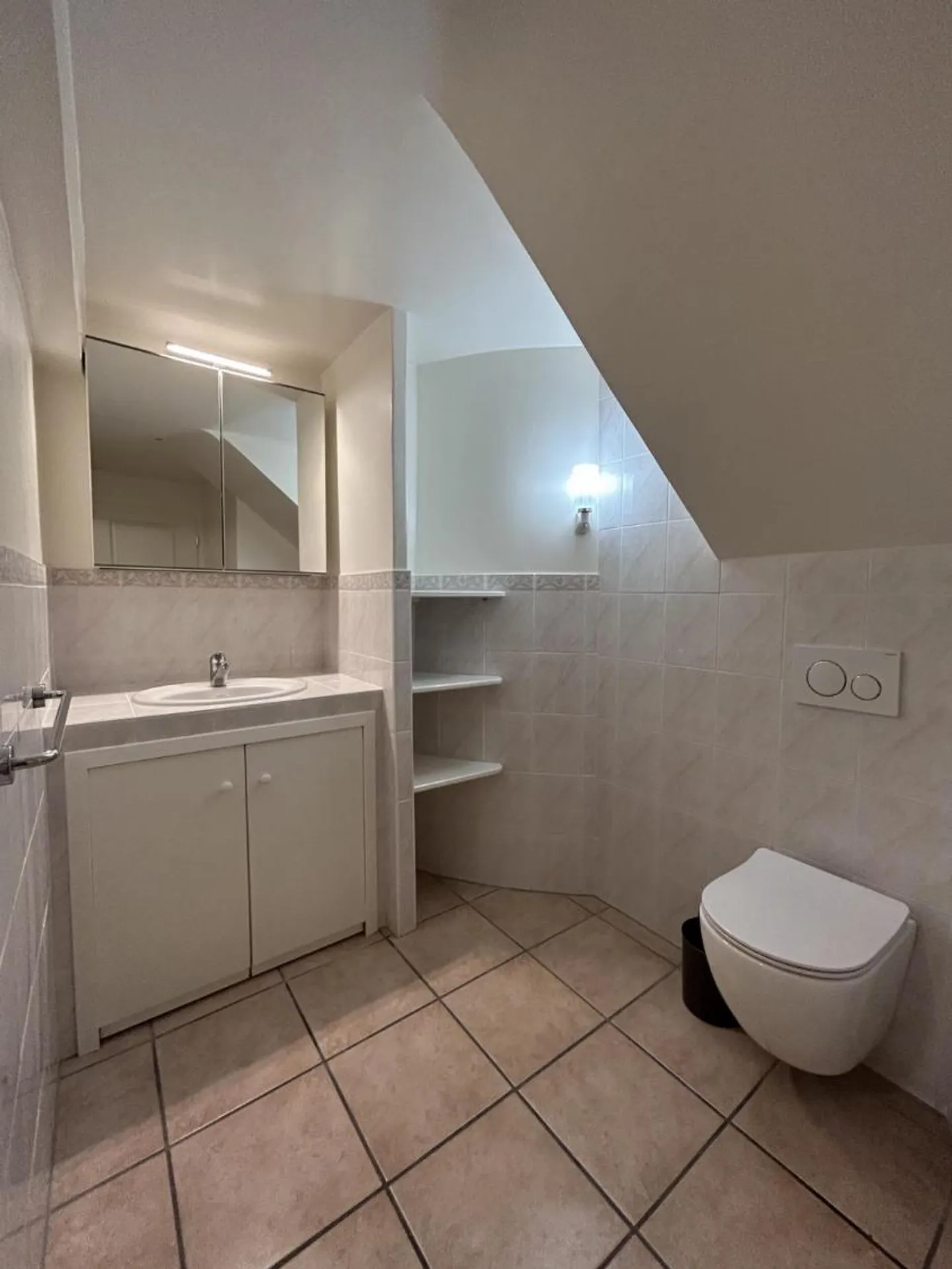 SPACIOUS 3-ROOM APARTMENT - Photo 13 of 13