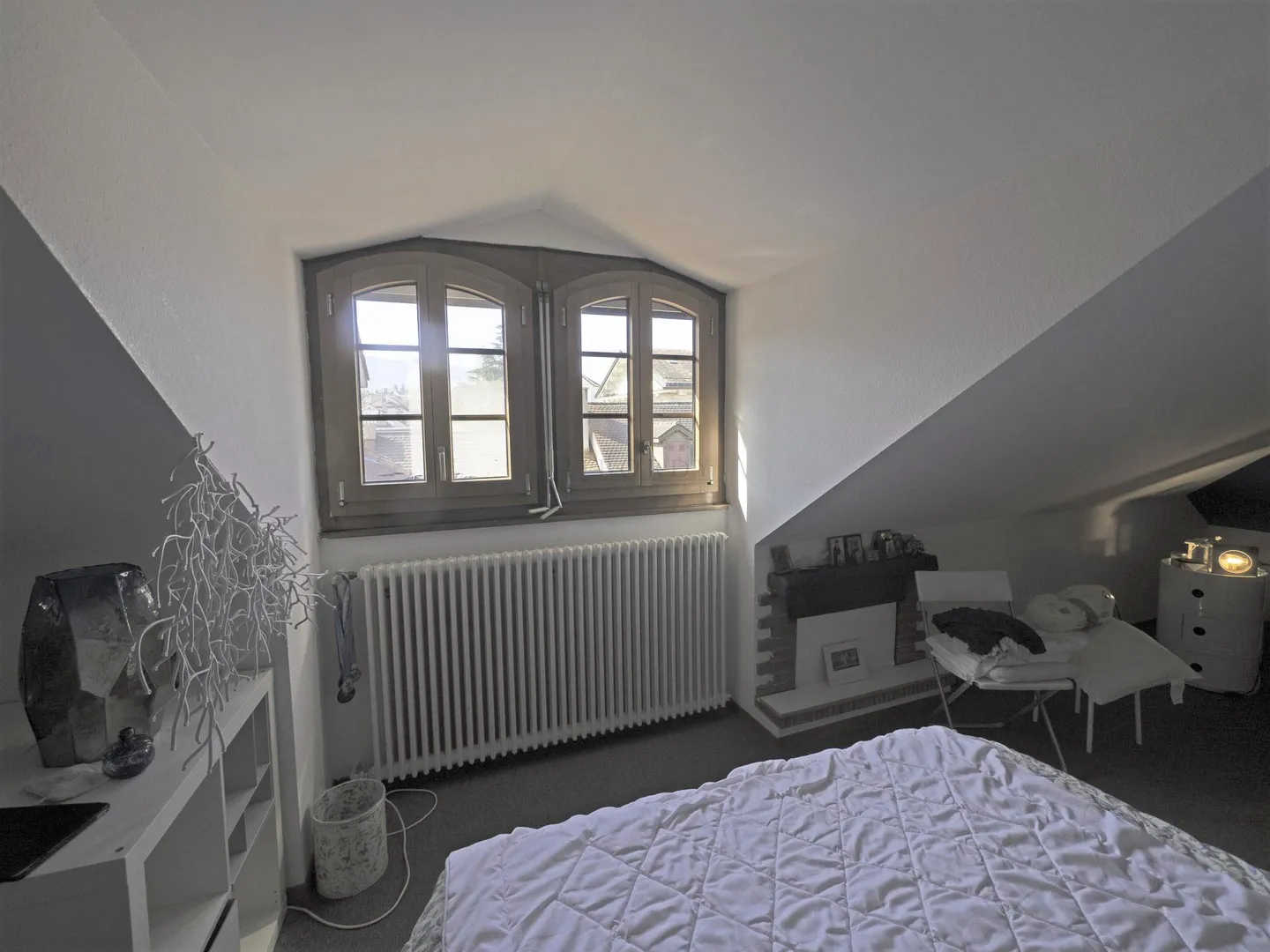 In the heart of Old Carouge, a 67-square-meter PPE condominium apartment under the roofs ! - Photo 2 of 4