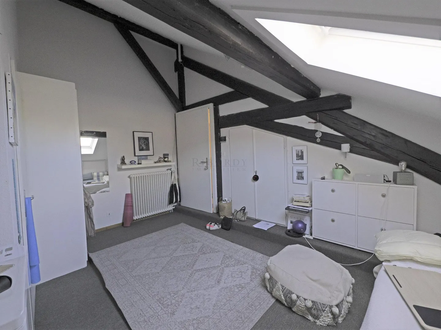 In the heart of Old Carouge, a 67-square-meter PPE condominium apartment under the roofs ! - Photo 3 of 4