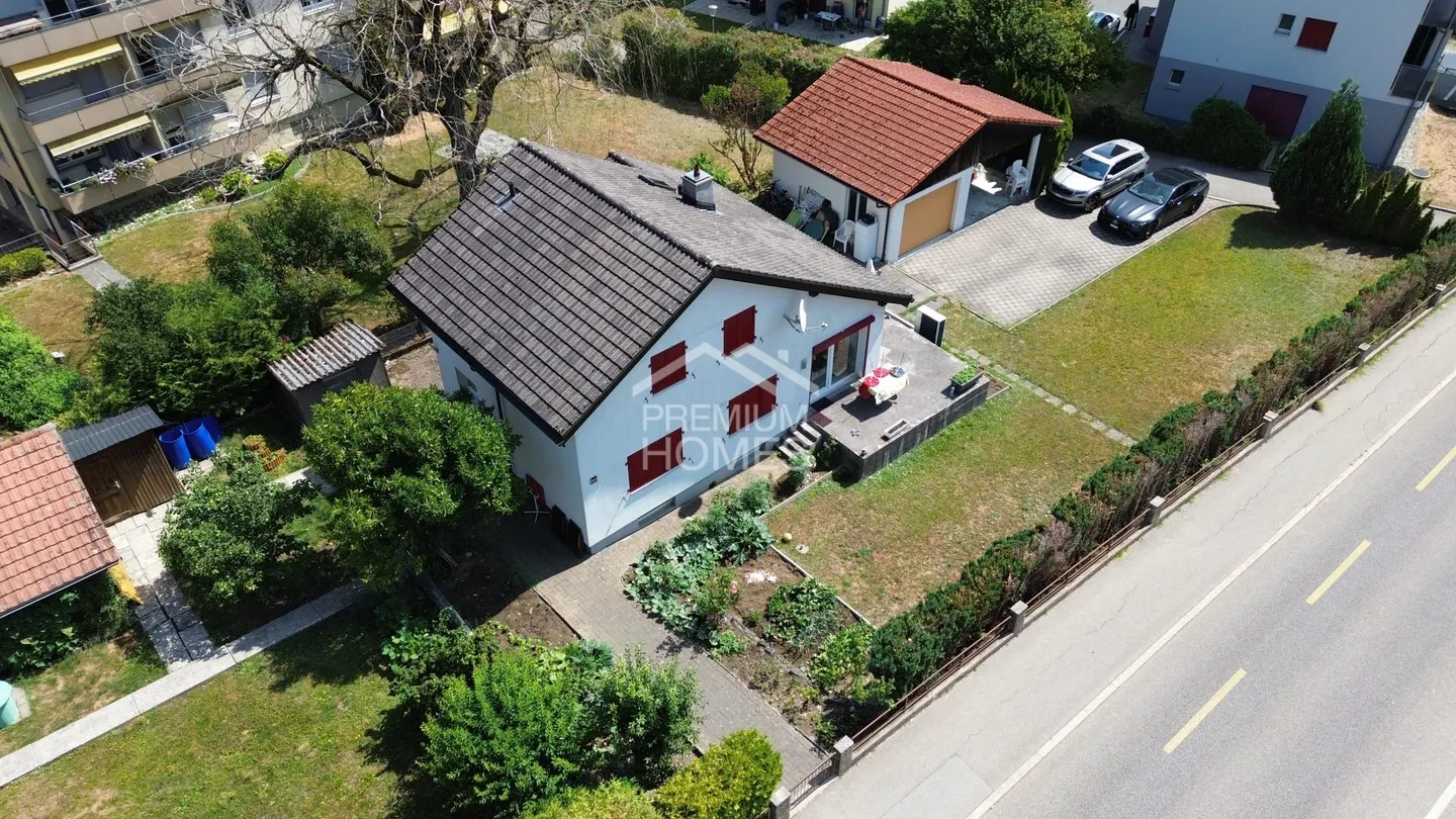 Family house with spacious plot - Photo 1 of 8