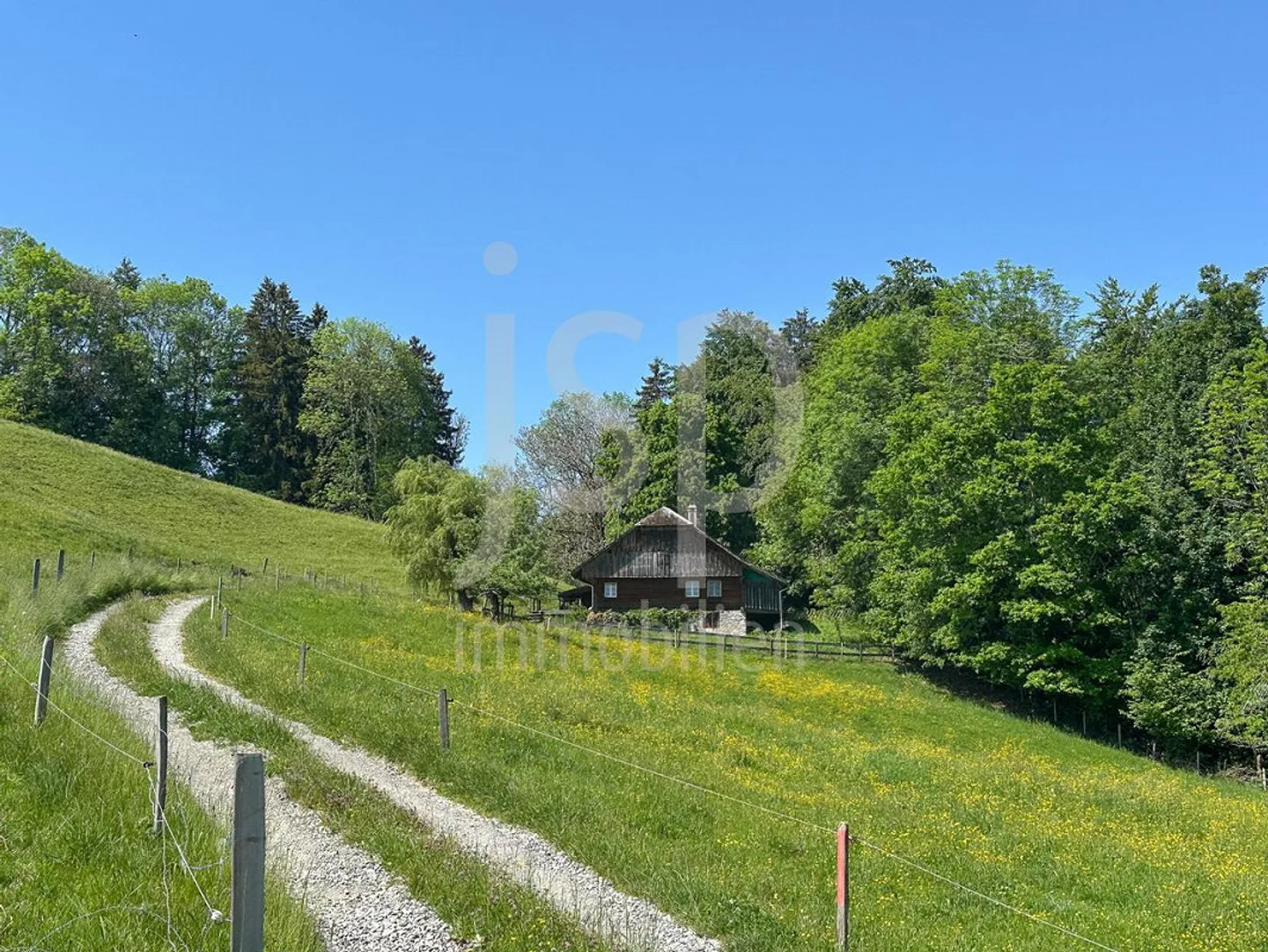 Idyllique au bord de la forêt - Petite ferme à rénover. - Photo 1 sur 18