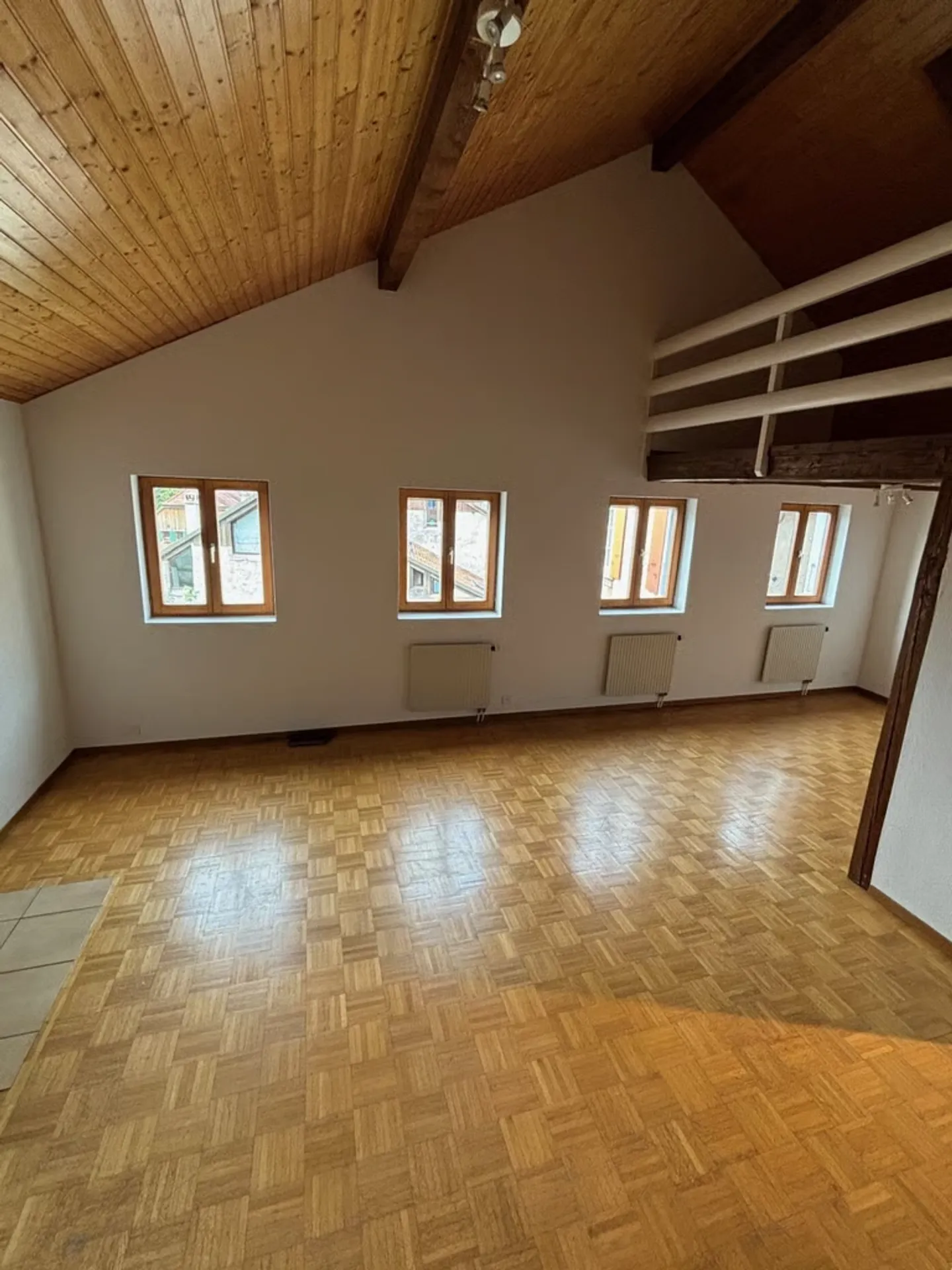 Appartement duplex avec mezzanine - Photo 2 sur 12