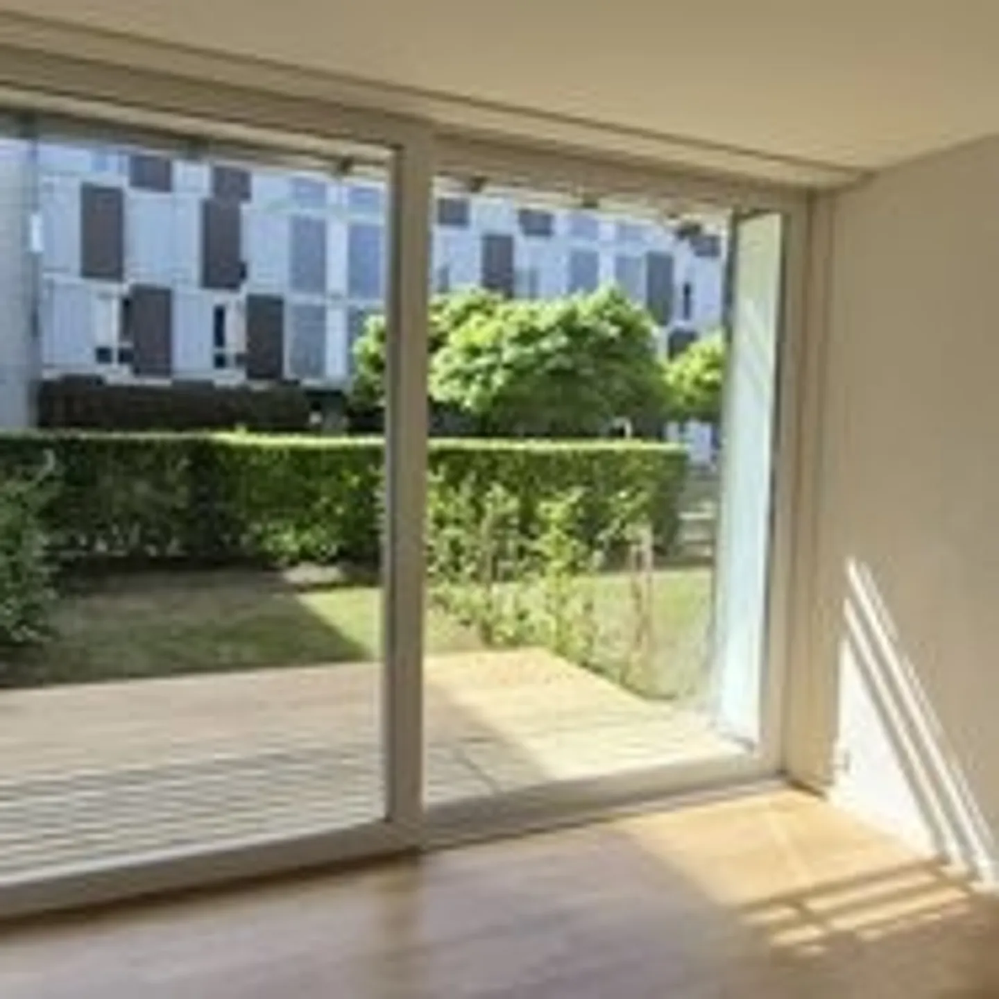 Modern 2.5-Room Apartment - Photo 2 of 9
