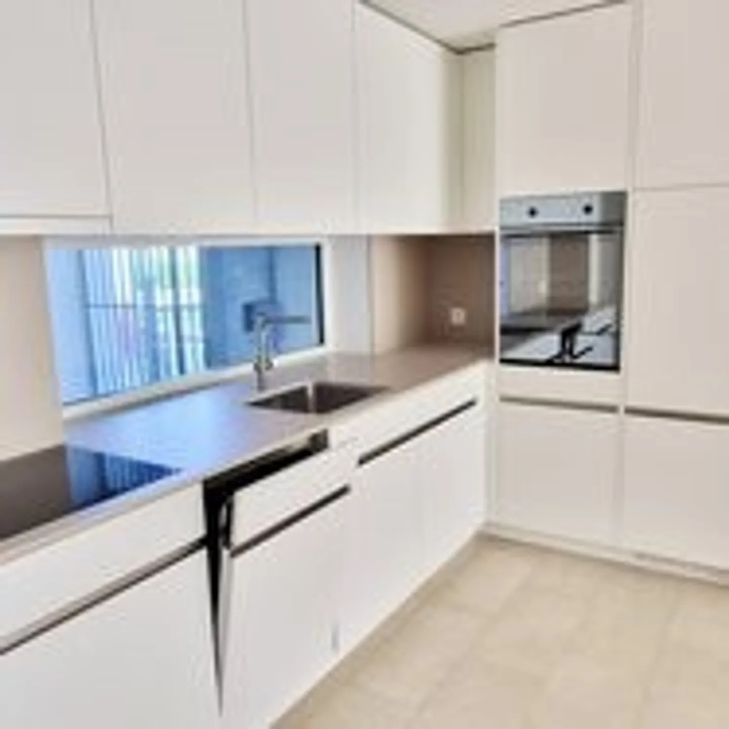 Modern 2.5-Room Apartment - Photo 4 of 9