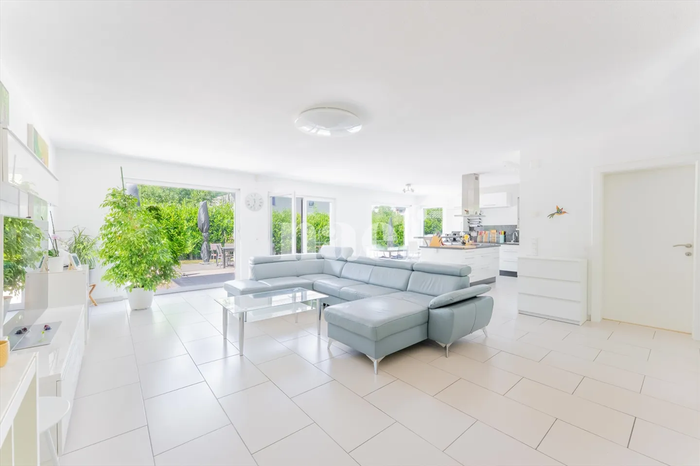 Bright 5.5-Room Family Villa with Private Studio and Spa - Photo 3 of 13