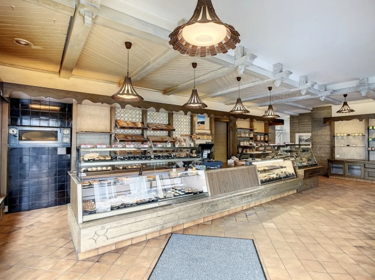 «Geschäfts- und Wohngebäude» - Foto 3 von 20