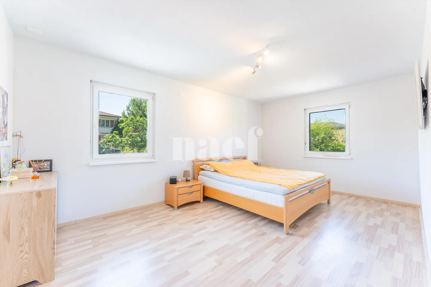 Bright 5.5-Room Family Villa with Private Studio and Spa - Photo 9 of 13