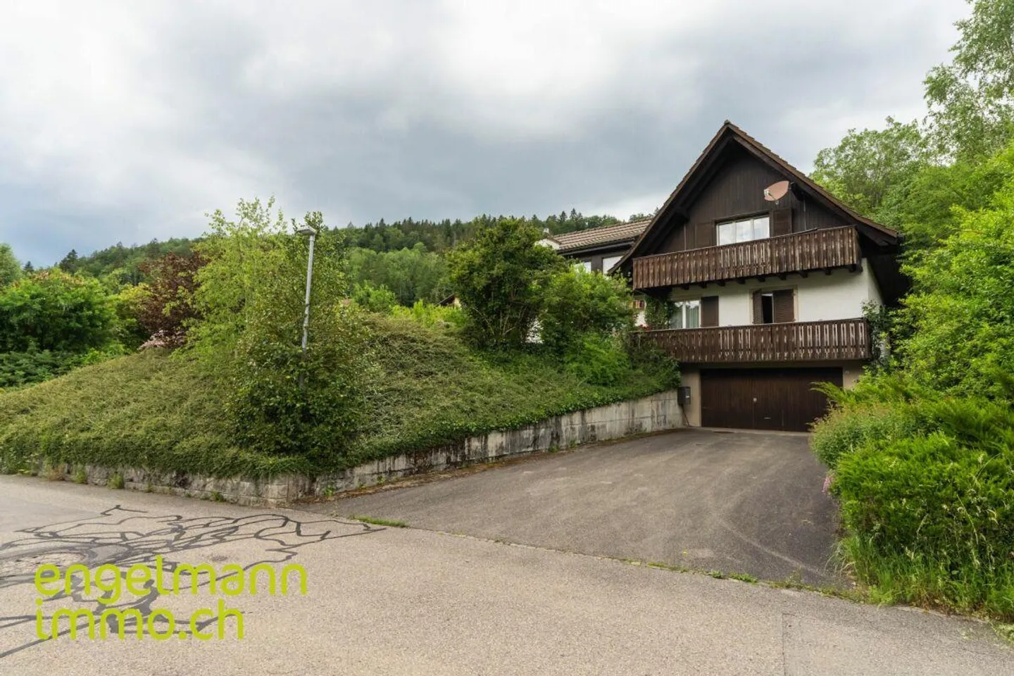 Detached house with 2 apartments + studio - Photo 10 of 11