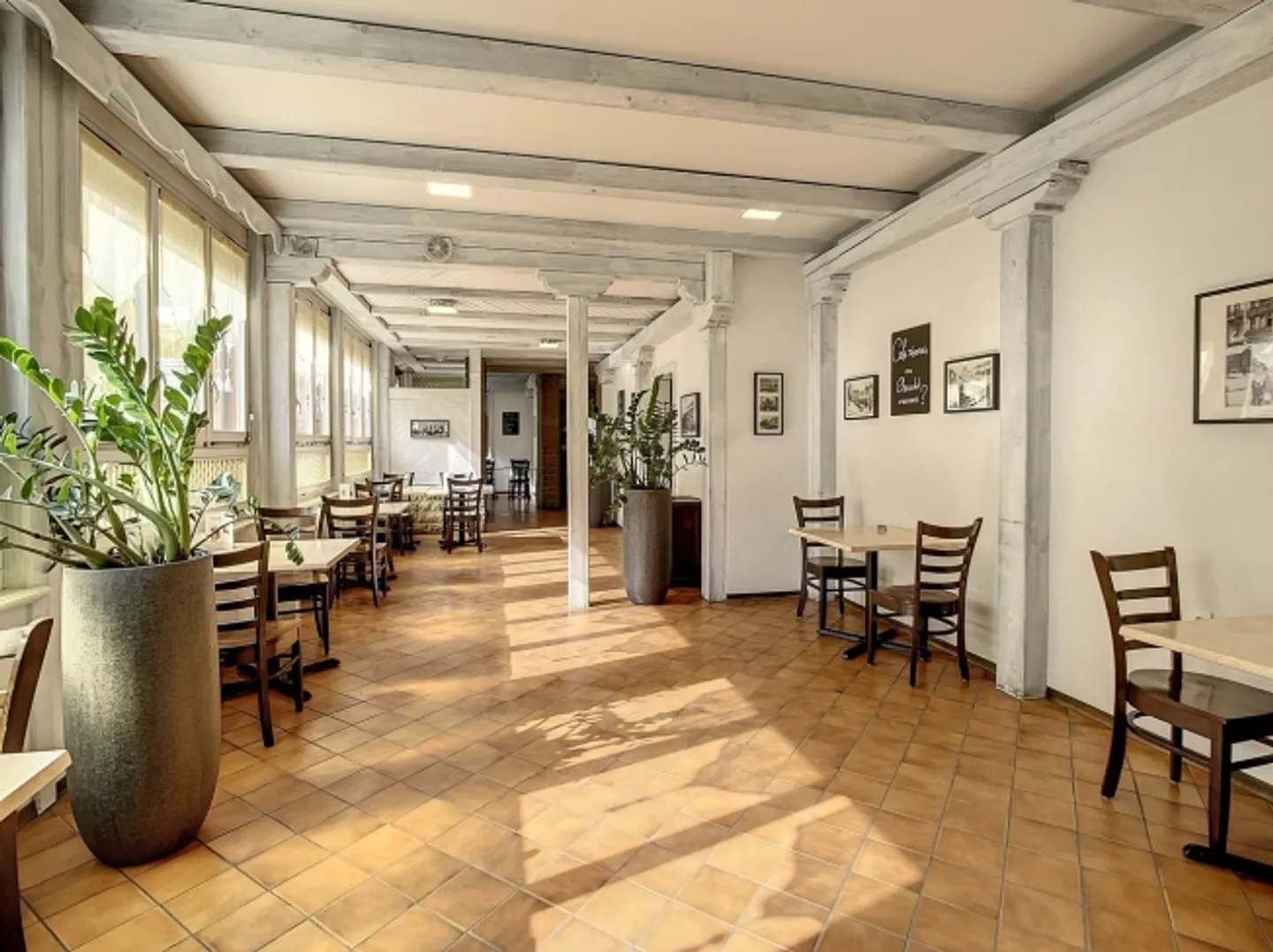 «Geschäfts- und Wohngebäude» - Foto 4 von 20