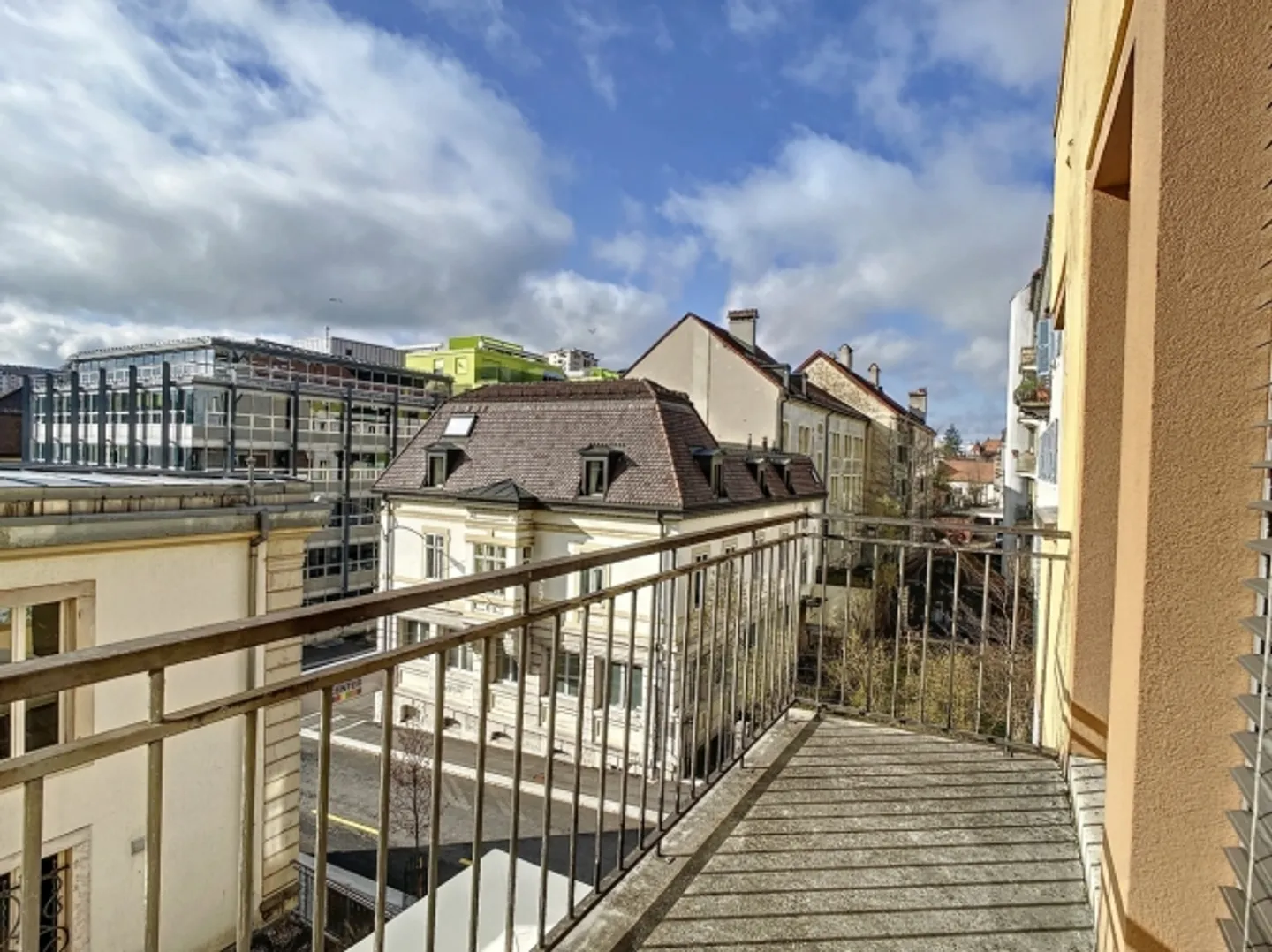 «Geschäfts- und Wohngebäude» - Foto 7 von 20