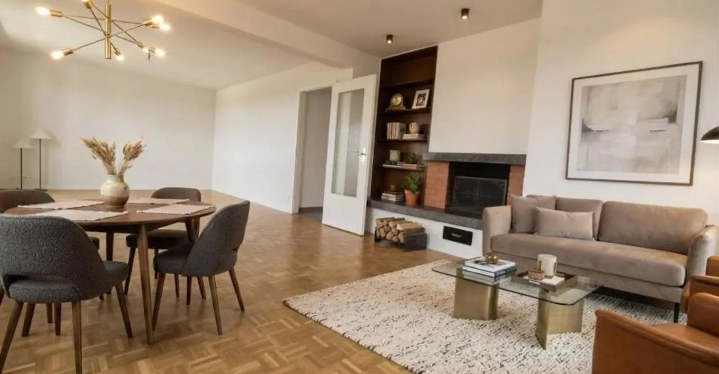 GERÄUMIGE 4.0 ZIMMER RENOVIERT MIT 95 M² MIT KAMIN UND AUSSICHT AUF DAS TAL - Foto 1 von 7