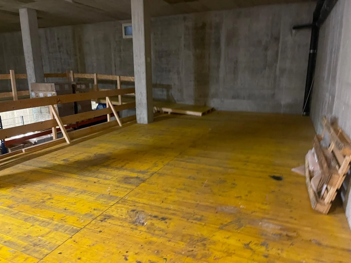 Espace commercial et surface de stockage à Aesch BL - Photo 2 sur 5